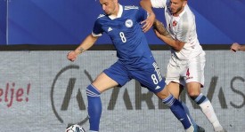 中国男足世预赛1-0力克巴林，王钰栋破门助国足升第五